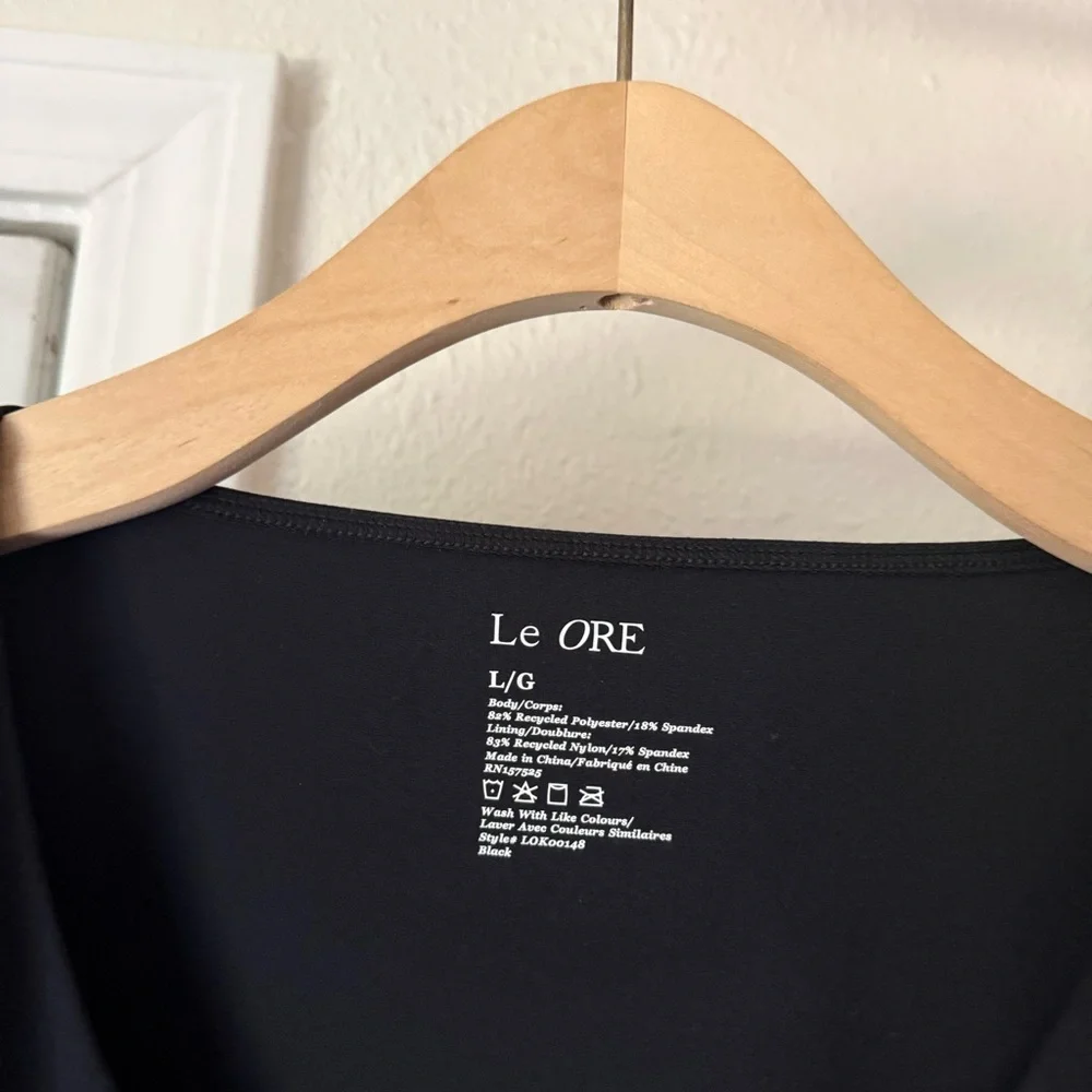 LE ORE black v neck long sleeve belted tie waist‎ cropped top